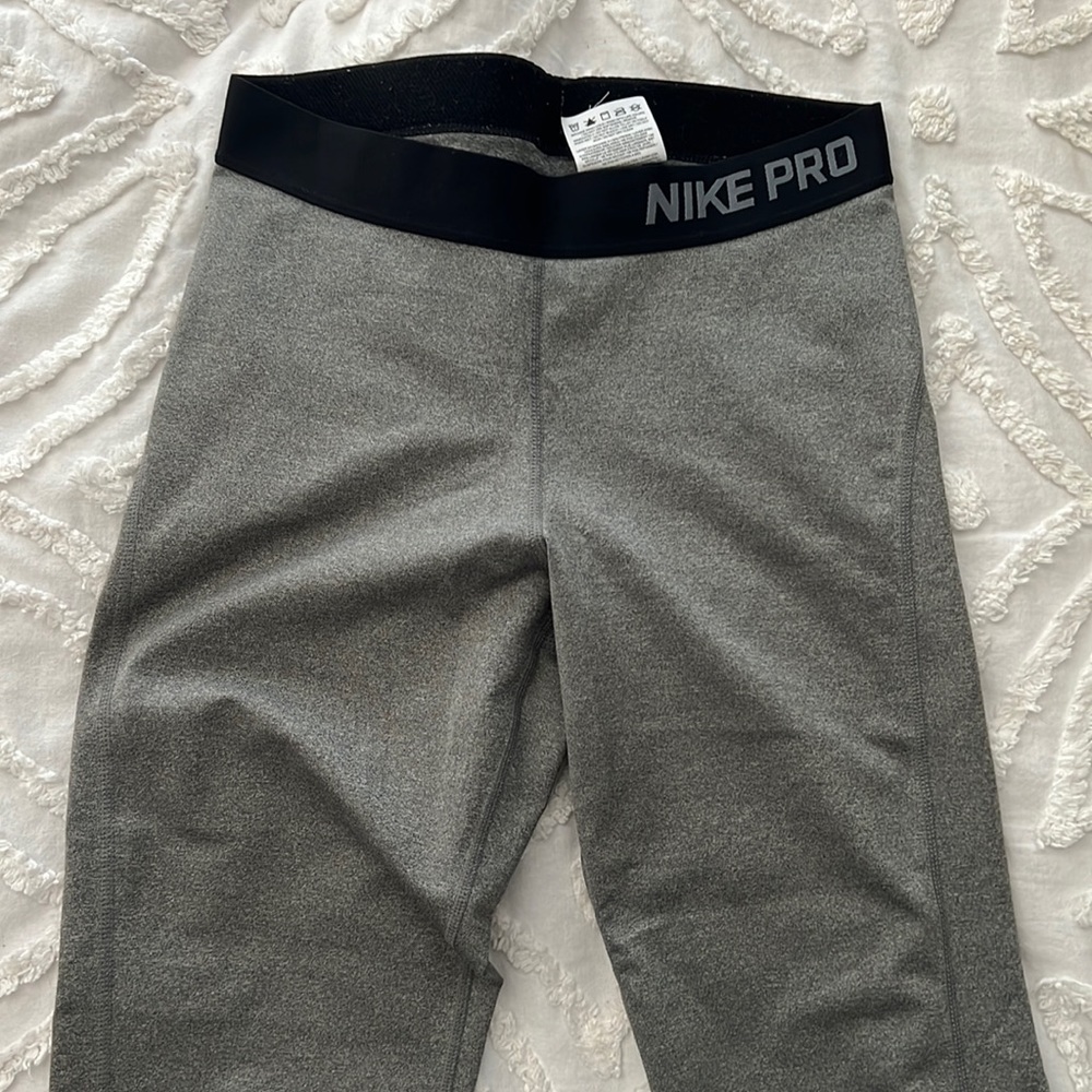 Nike pro leggings used size medium